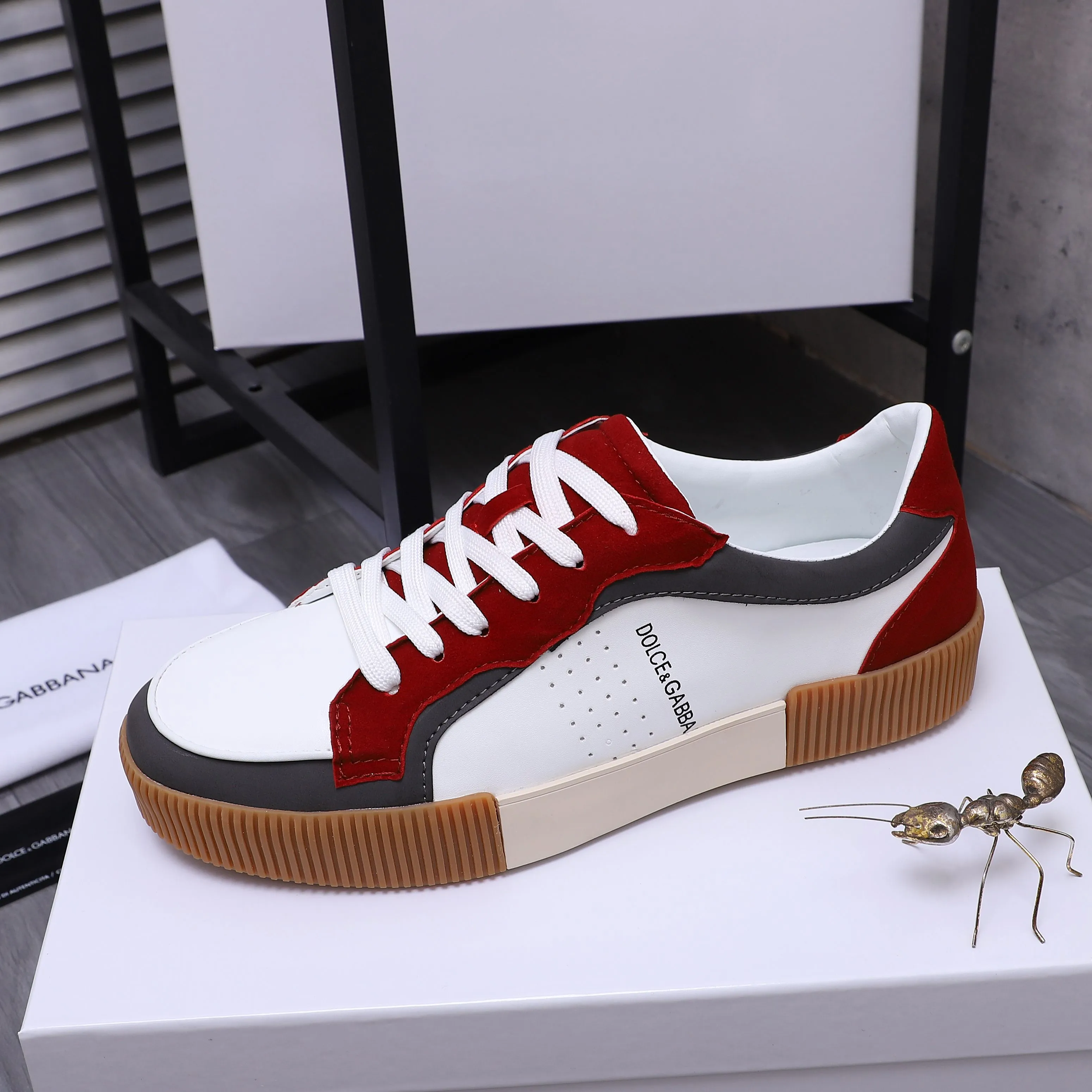 Men's shoes 💰420 Product trademark: DG (Dolce & Gabbana) Casual sneakers Regular size: 38-46 Product materials: Selected cowhide stitching upper, leather lining, cowhide insole, original outsole
